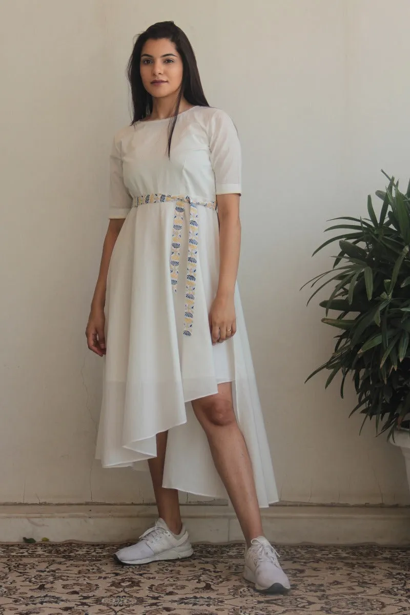 Asymmetric hem full flared cotton dress in White with a printed belt
