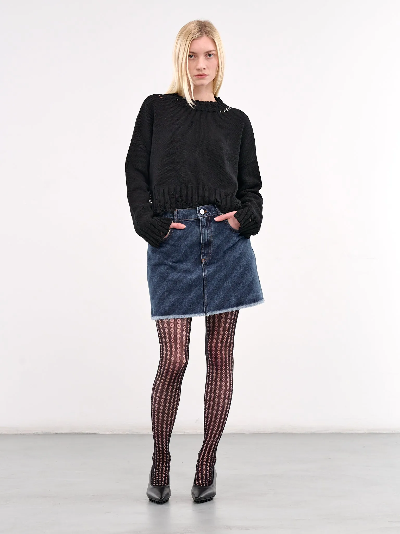 Distressed Sweater (GCMD0579A0-UFC652-BLACK)