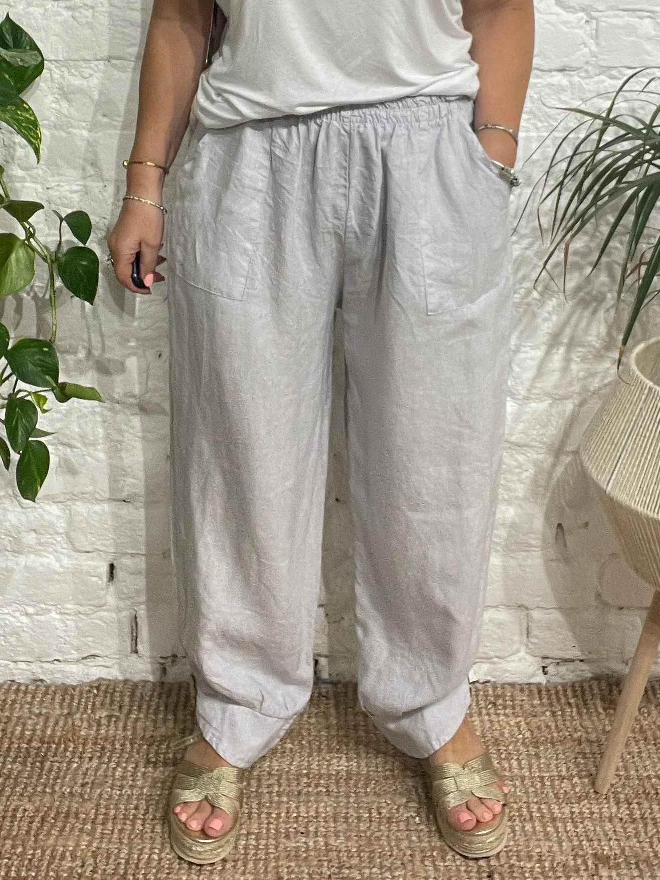 Eden Milford wooden Button 100 % Linen Cuff Bottom Trousers with pockets