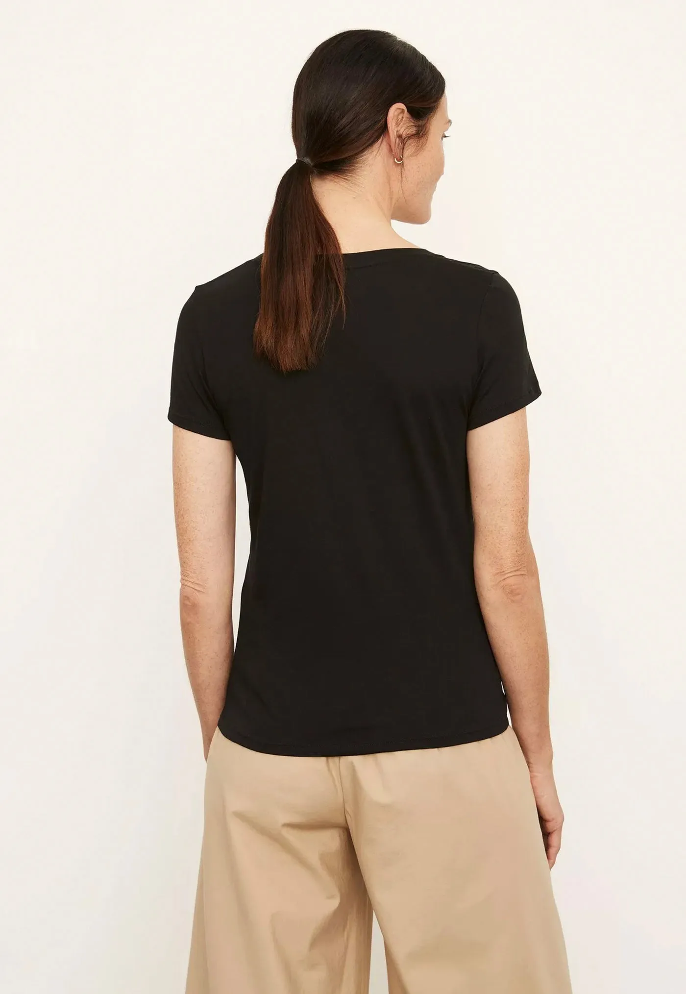 Essential V-Neck - Black