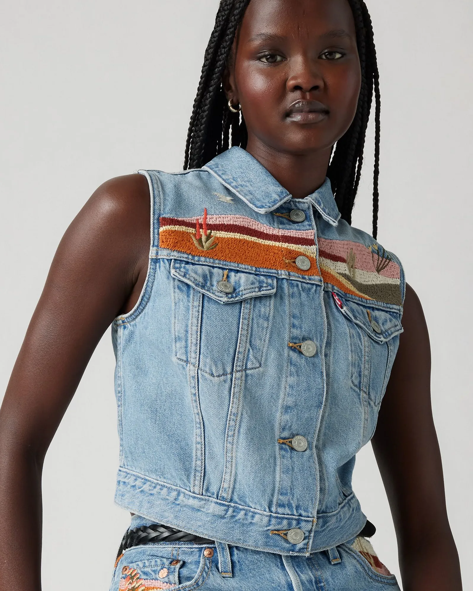Levi's® Womens Embroidered XS Trucker Vest - Desert Utopia
